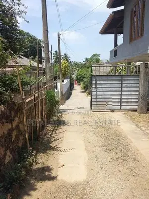 (ML380) 17 Perch Land with House for Sale in Kaduwela