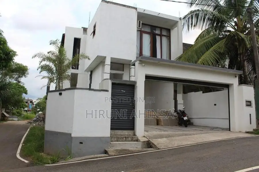 House For Sale In Athurugiriya