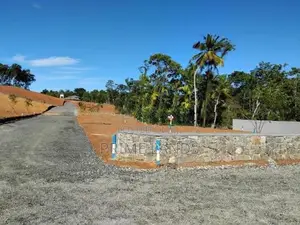 කලුතර නේවාසික බිම් කොටස්
