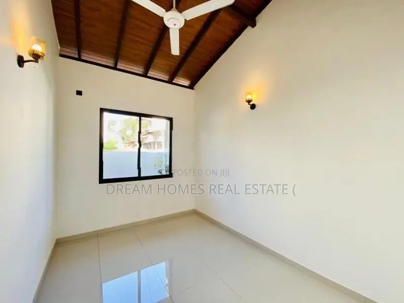 Beautiful Family Home for Sale in Athurugiriya