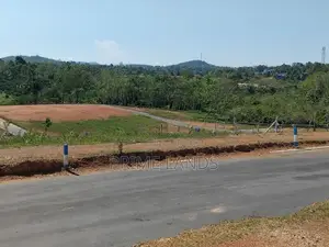 නාගොඩ හංදියට ලගින්ම බිම් කොටස්