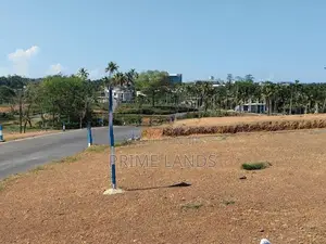 නාගොඩ හංදියට ලගින්ම බිම් කොටස්