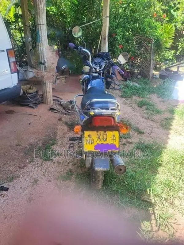 Bajaj CT100 2012