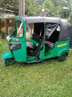 Bajaj RE 2015