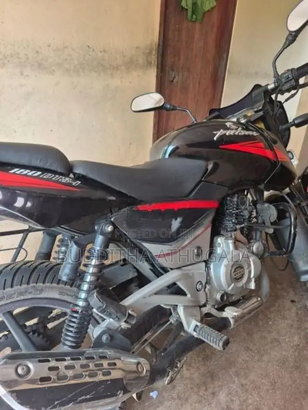Bajaj Pulsar 180 2012