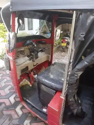 Bajaj RE 2015