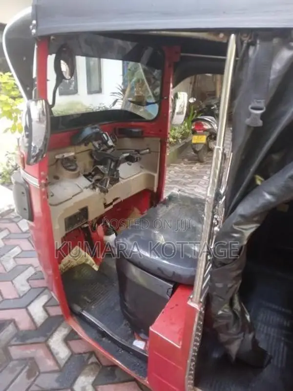 Bajaj RE 2015