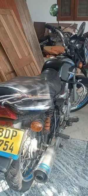 Bajaj CT100 2016