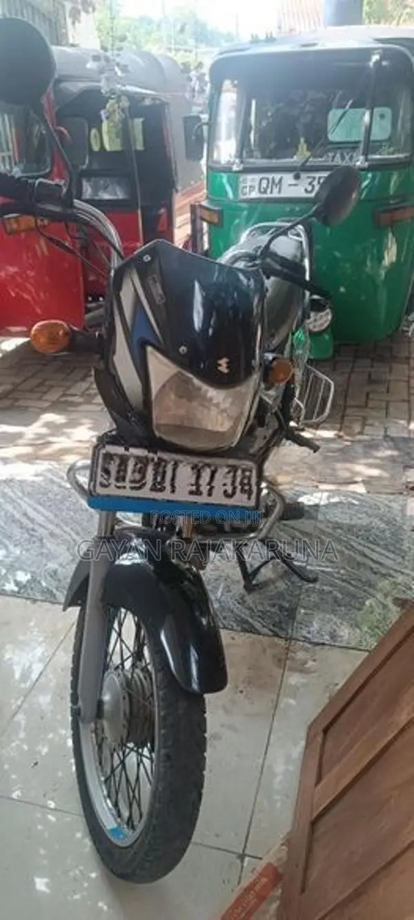 Bajaj CT100 2016