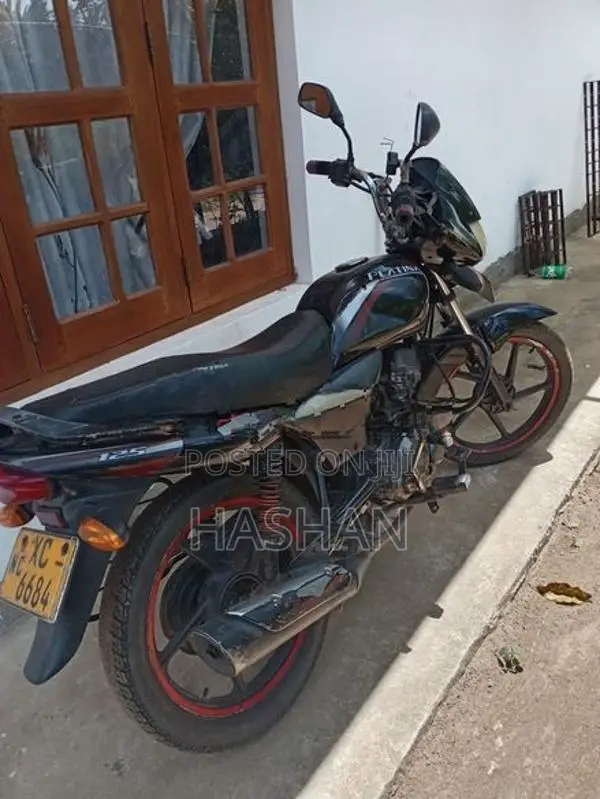 Bajaj Platina 2013