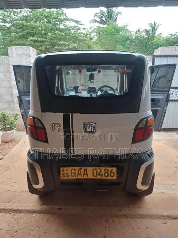 Bajaj Qute 2019