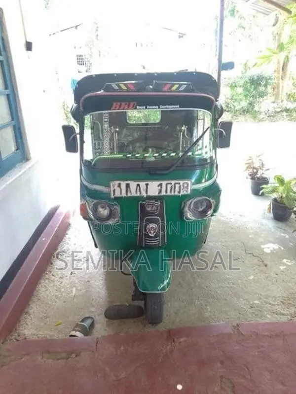 Bajaj RE 2011
