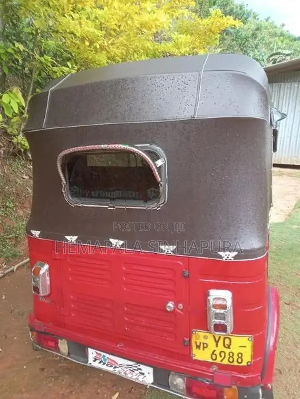 Bajaj RE 2011
