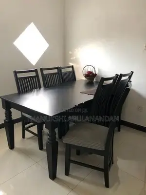 Dining Table with 6 Seats