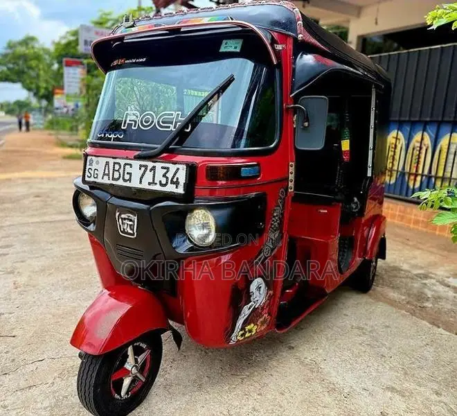 Bajaj RE 205 2015