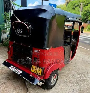 Bajaj RE 205 2015