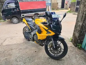 Bajaj Pulsar RS200 2015