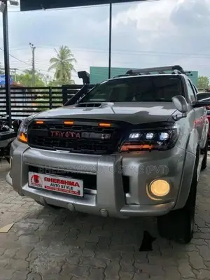 Toyota Hilux Vigo Three Scoop Headlight