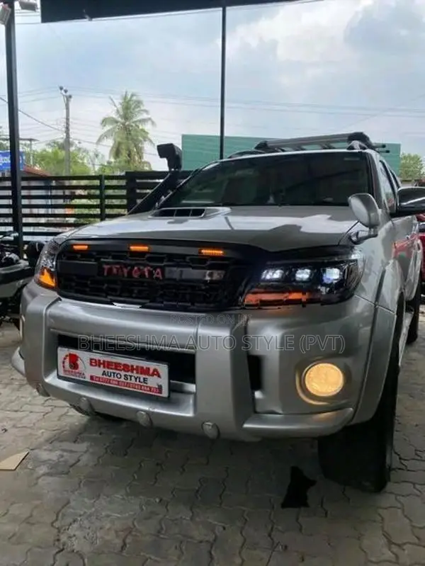 Toyota Hilux Vigo Three Scoop Headlight