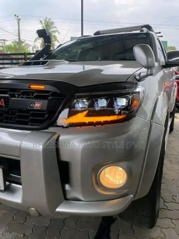 Toyota Hilux Vigo Three Scoop Headlight