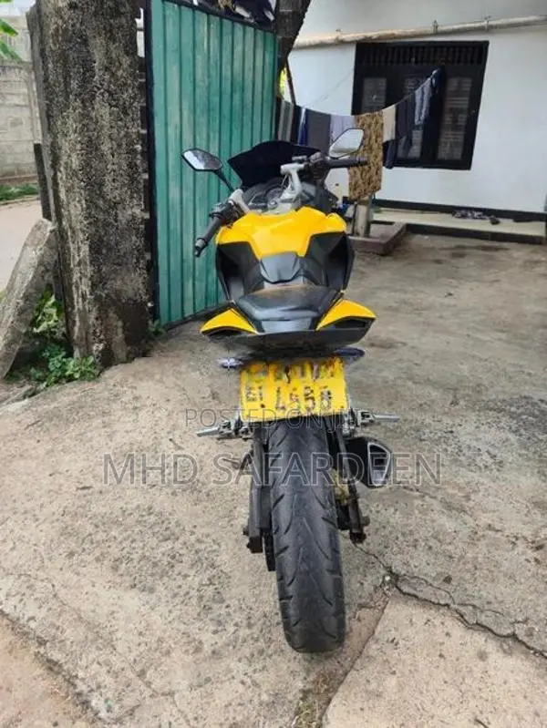 Bajaj Pulsar RS200 2015