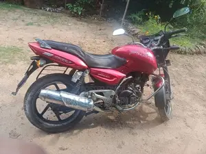 Bajaj Pulsar 180 2005