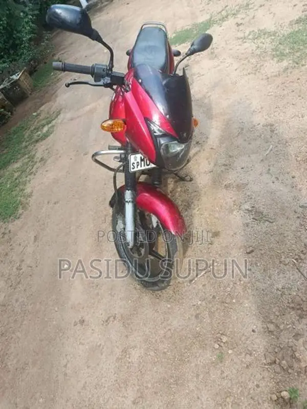 Bajaj Pulsar 180 2005