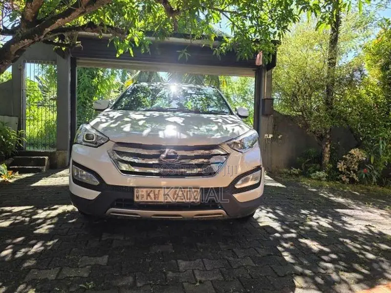 Hyundai Santa Fe 7 seater 4wd 2014
