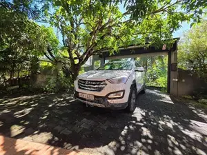 Hyundai Santa Fe 7 seater 4wd 2014