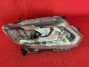 Nissan X-Trail Head Light