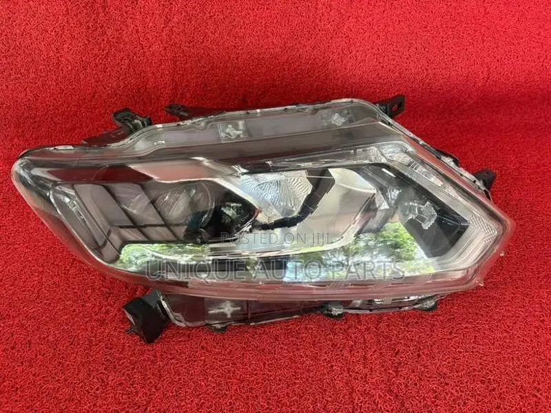 Nissan X-Trail Head Light