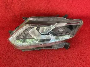 Nissan X-Trail Head Light