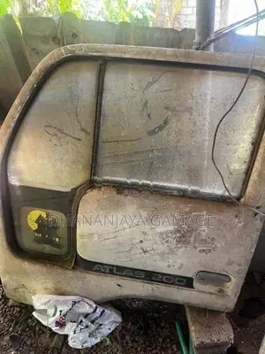 Nissan Atlas 200 Door