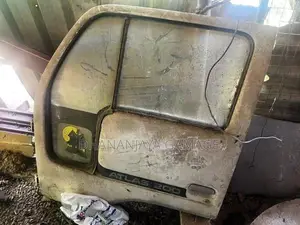 Nissan Atlas 200 Door