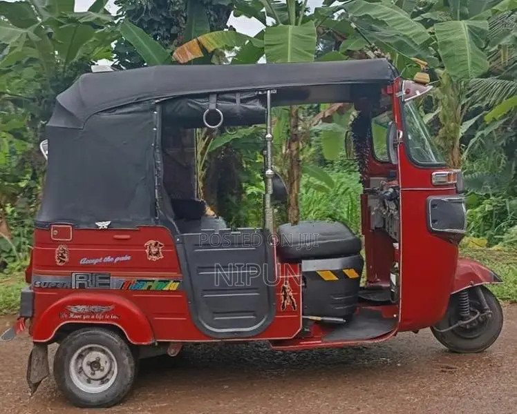 Bajaj RE 2016