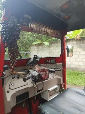 Bajaj RE 2016