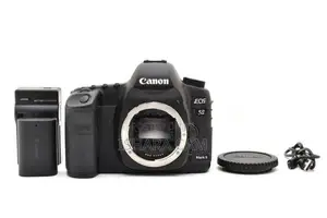 canon 5D mark 2 DSLR body with lens