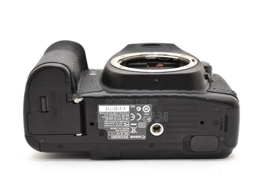 canon 5D mark 2 DSLR body with lens