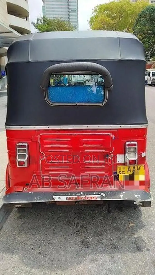 Bajaj RE 2015