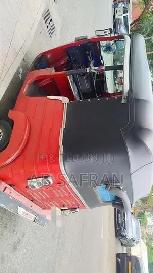 Bajaj RE 2015