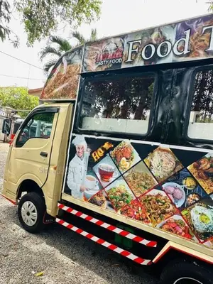 Tata Dimo Batta Food Truck 2010
