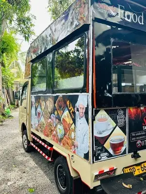 Tata Dimo Batta Food Truck 2010