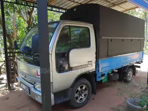 Nissan Atlas 2000