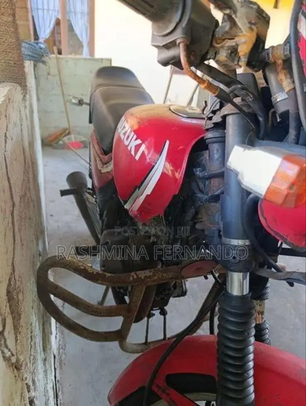 Suzuki GS 125 1999
