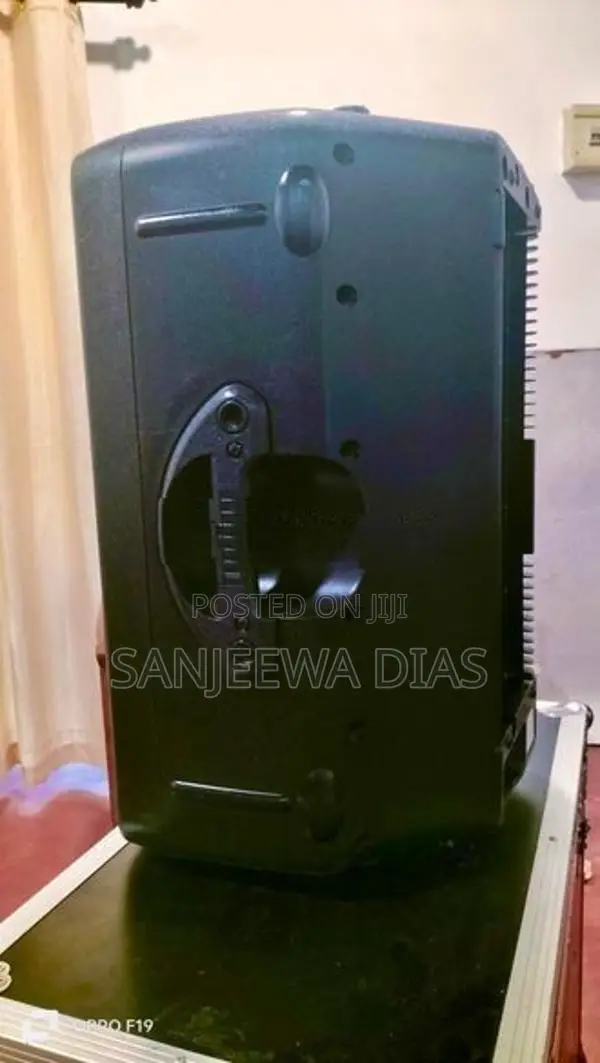 Mackie Powered Speaker