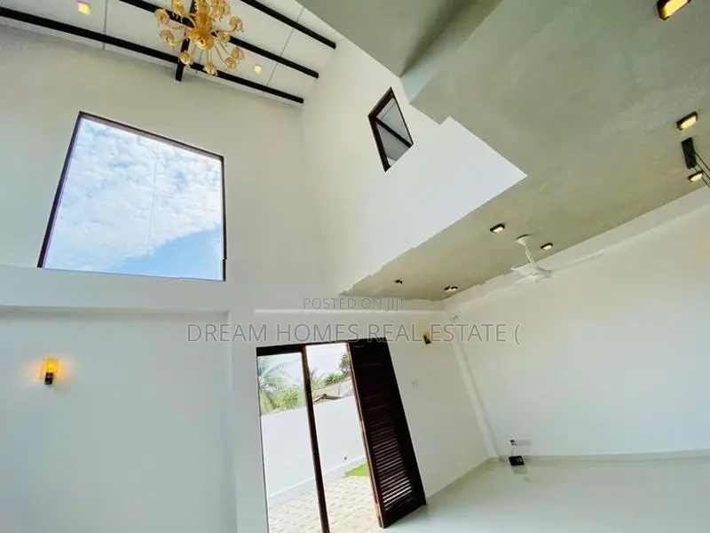 Beautiful 3 Bedroom House – Athurugiriya Residential Area