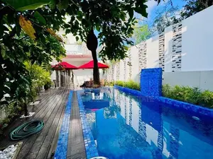 Modern 4 Bedroom House with Swimming Pool in Palawatta