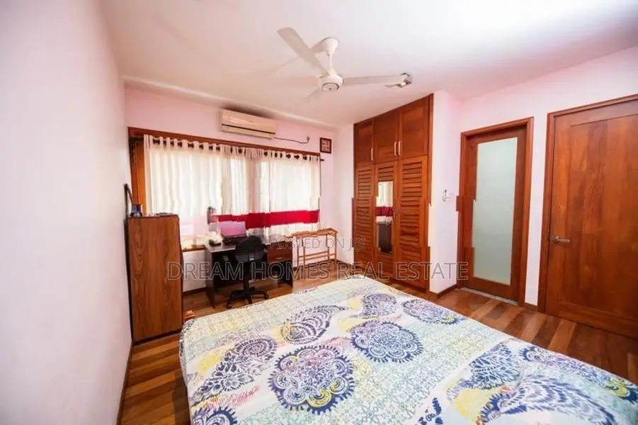 Spacious Modern House for Sale – Delkanda (6 Bedrooms)