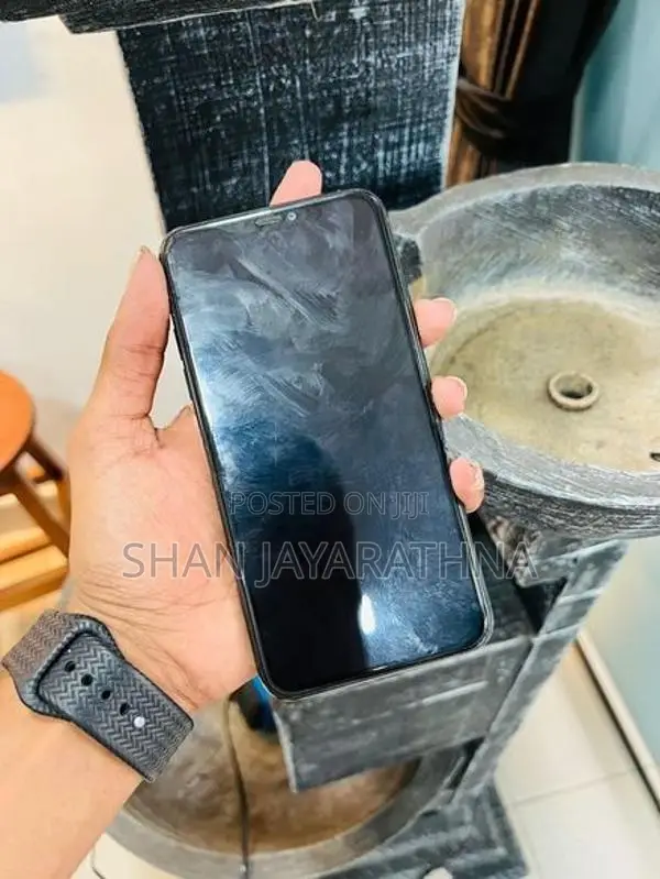 Apple iPhone 11 Pro Max (Used)