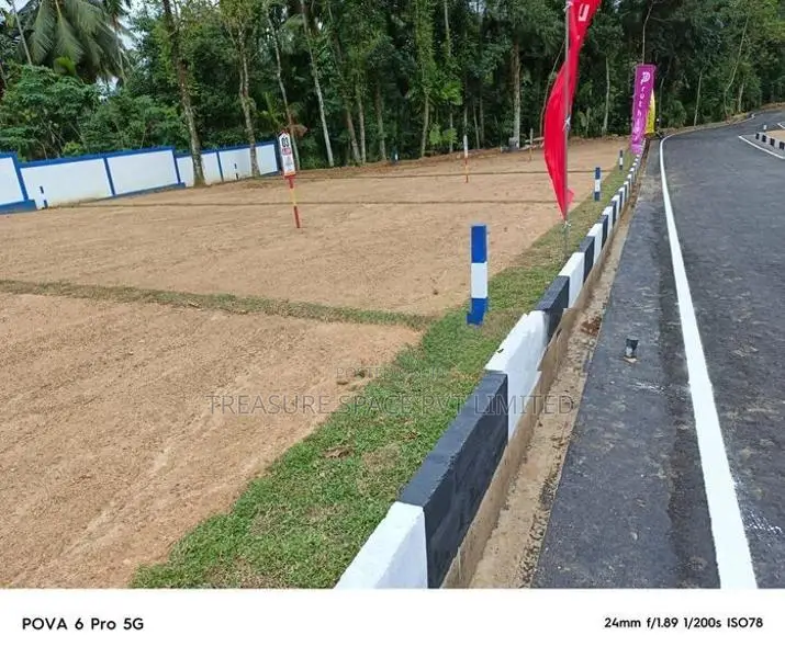 Land for Sale at Homagama Near High-Level Road